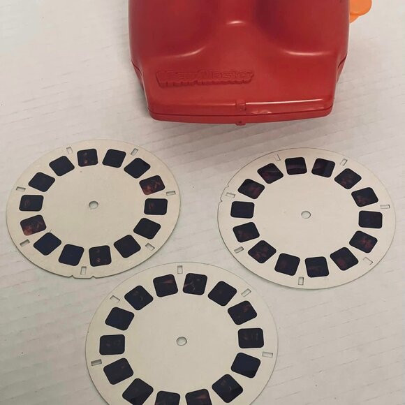 View Master 3D-set of 3 KISS REELS 1978~A 1-7, B 1-7 &C 1-7 ~ WORKS~ RED~ VTG. - Picture 3 of 5